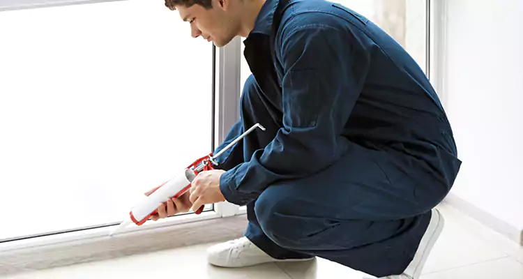 Window Glass Caulk Repair in Myrtle Grove, FL